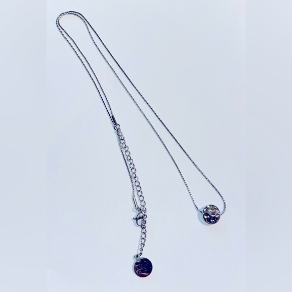 Kinsley Armelle hammered adjustable silver necklace - Picture 2 of 3